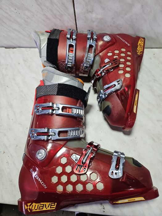Clapari ski schi  Salomon  mondo  29  corespunde mărimii 44