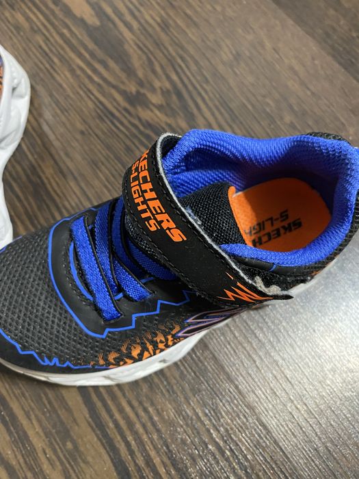 Adidasi skechers nr25