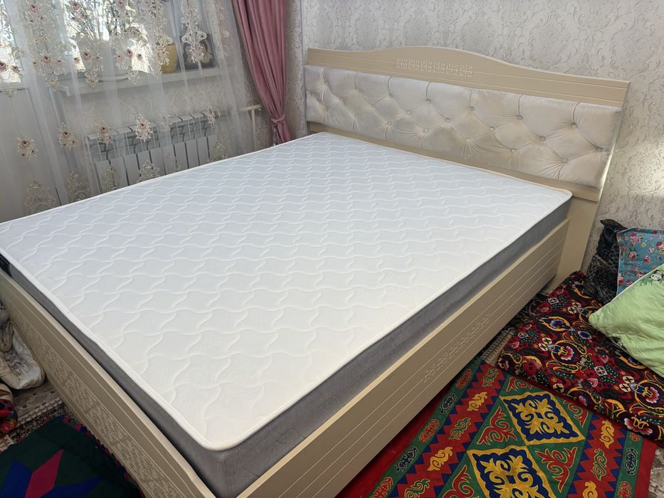 кровать с ортопедическим матрасом