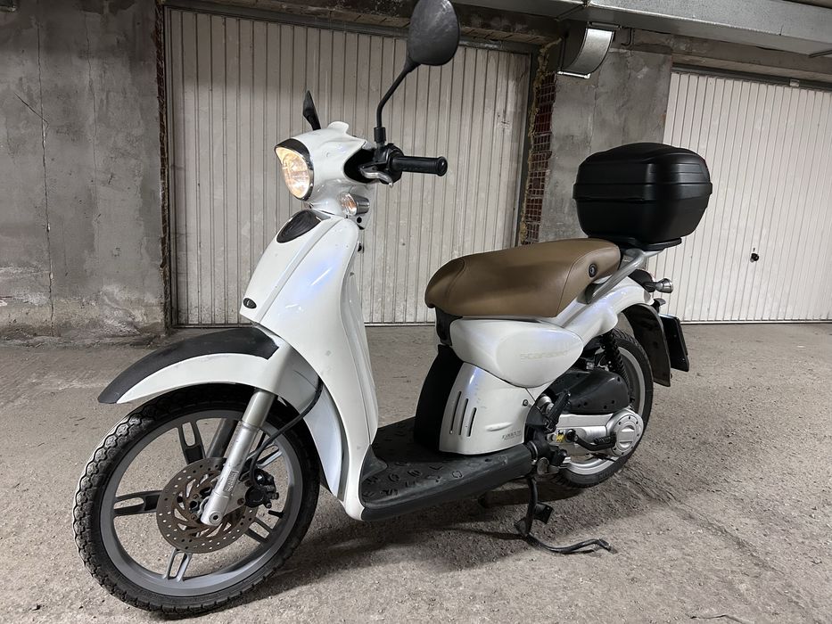 Скутер Piaggio Scarabeo Apprillia 100