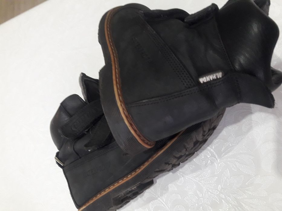 Продам детские ботинки