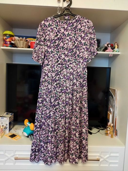 Платье .           .