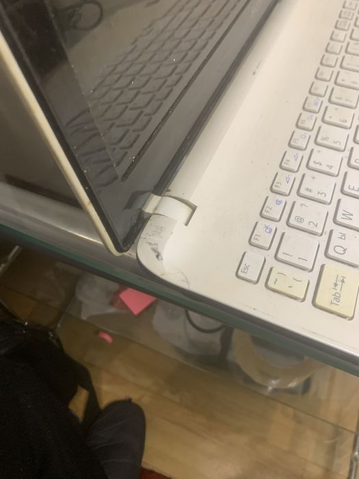 лаптоп Sony Vaio svf153a1ym