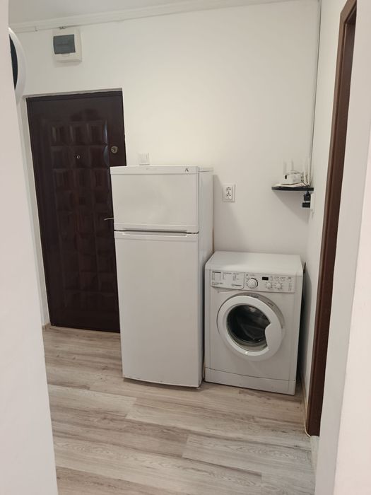 Închiriez garsoniera