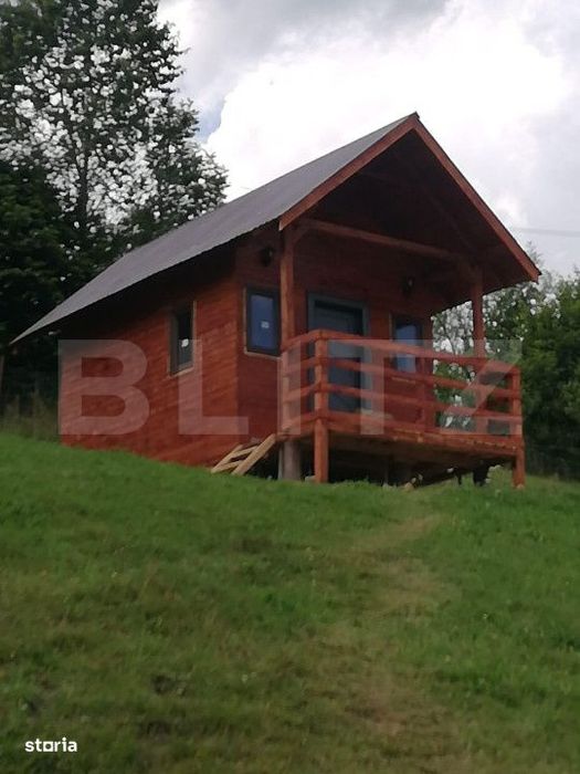 Casa cu teren de 2330 mp, anexa de 15 mp, zona Muntele Rece