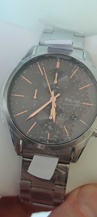 Продавам нов часовник ,, Pulsar "