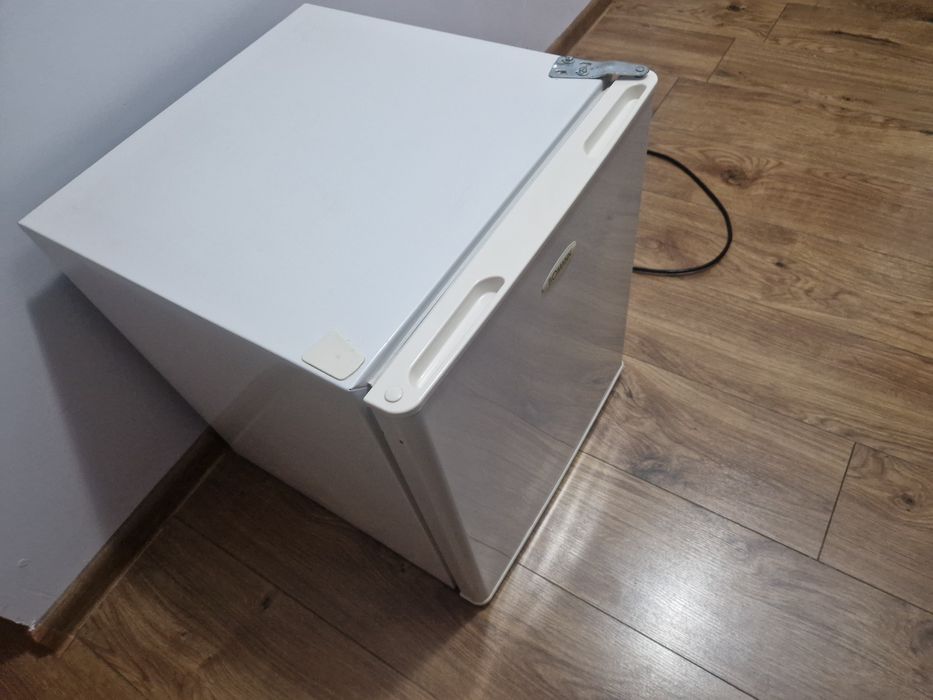 Хладилник мини бар работещ отлично  49  евро