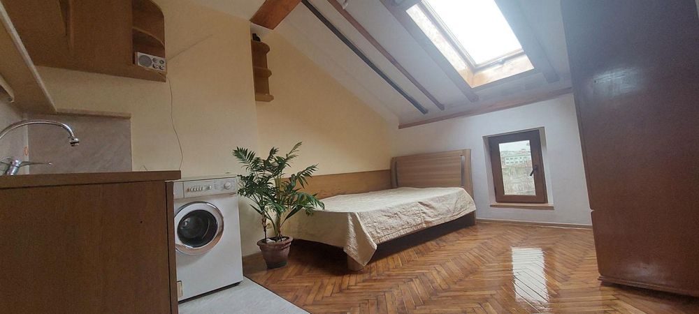 Дава се под наем Едностаен апартамент в Бургас, Център - 15 кв.м за 178.5 € - Снимка #1