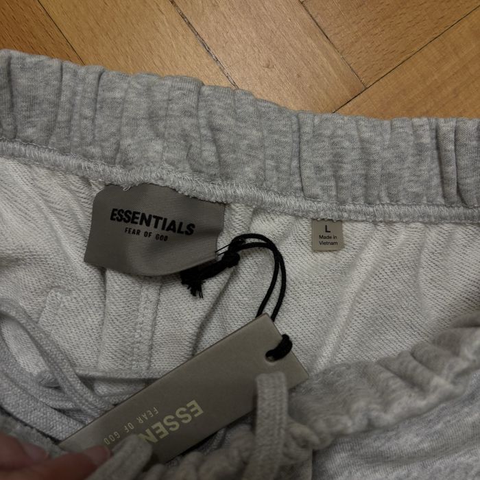 Pantaloni Essentials Gri marime L