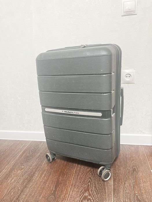 Продам чемодан срочно