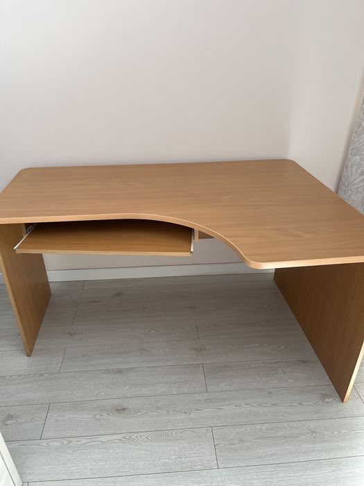 Продам стол цена договорная все б/у