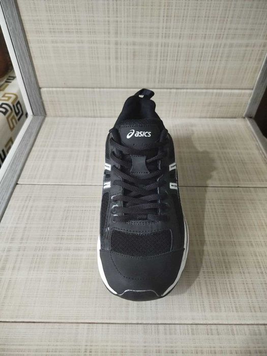 продаю отличные кроссовки  Asics  р 43 звоните смело