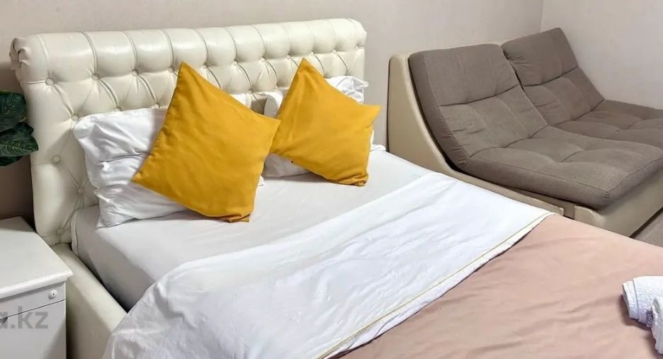 Двуспальная кровать