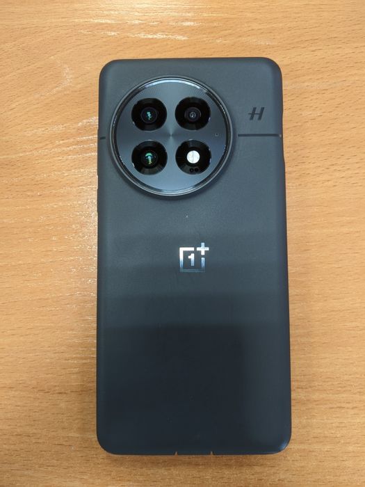 OnePlus 13, 12/256 ГБ, SIM + eSIM