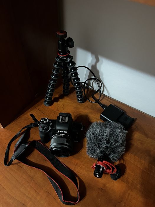 Canon EOS M50 Mark II (kit vlogging complet, ca nou)