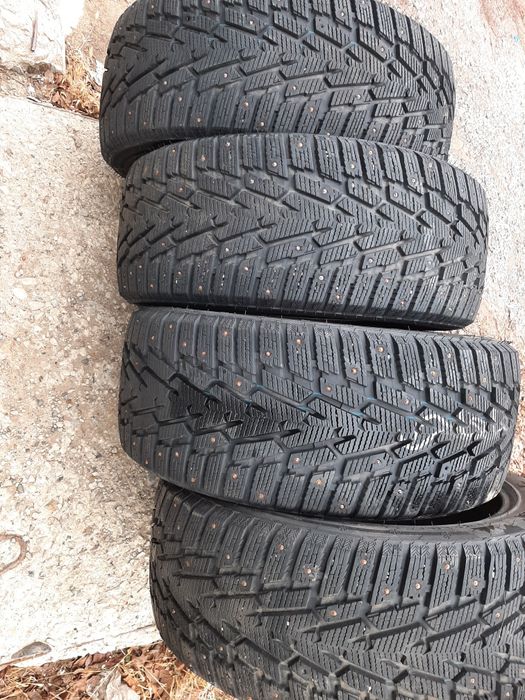 Продам шины 235/45/18  найда