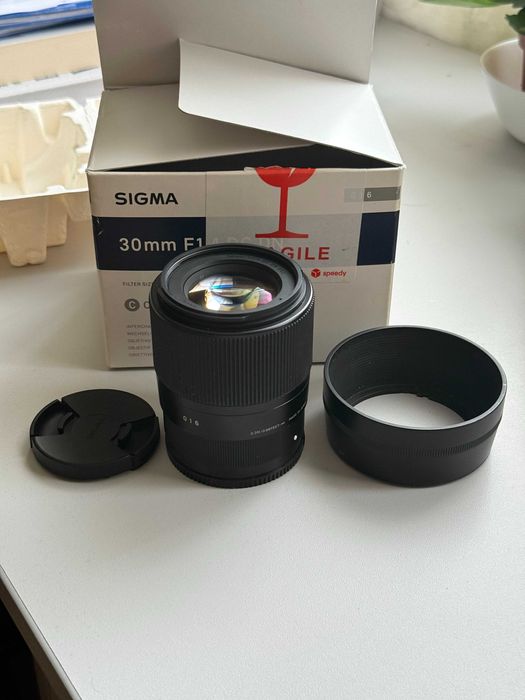 Напълно работещ SIGMA 30 mm f / 1.4 DC DN Sony E-mount + подарък