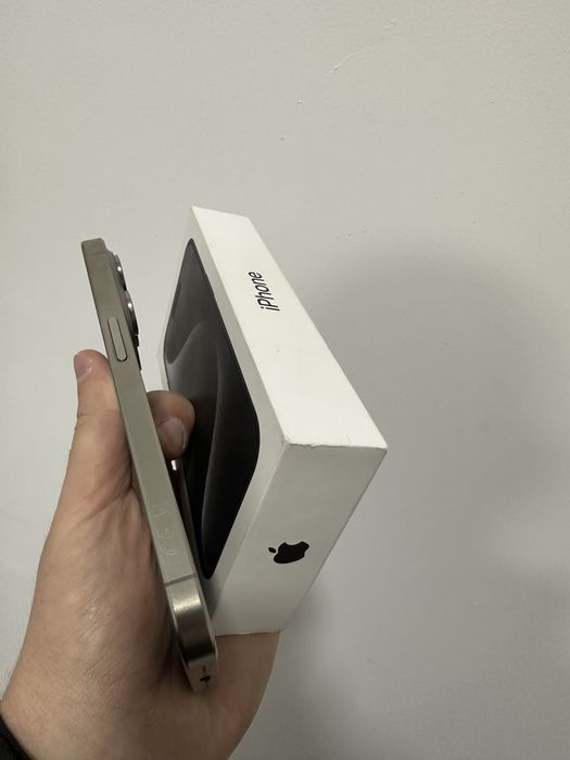 Vând iPhone 15 Pro