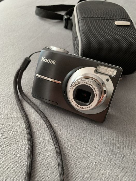 Camera Foto Digitala  KODAK EasyShare C913, 9.2 MegaPixel CCD  Zoom Lens 3X, SD Card 2GB Digital Point and Shot Camera