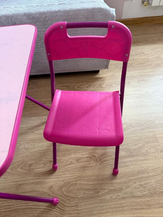 Продается детский стол со стульчиком