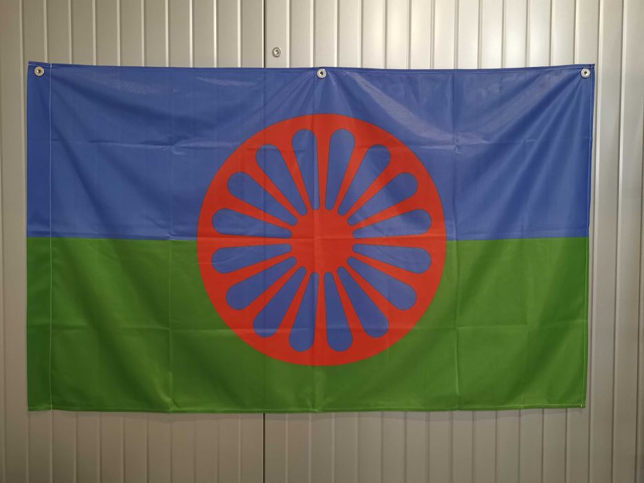 Национални спортни автомобилни знамена по поръчка. Всякакви размери.