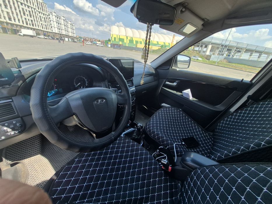 Продам Приору 2014год люкс.