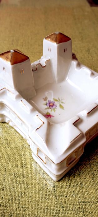 Стар порцеланов пепелник от Соца