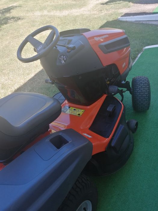 Tractoras tuns iarba husqvarna ct 139 T 18 cp 2 cilindri în V 656 cc.