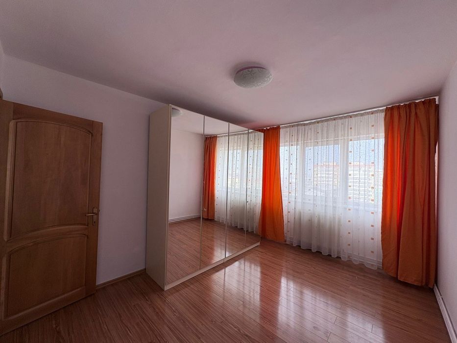 Vând apartament 3 camere(78mp), Bulevardul Unirii, Micro 6, Targoviste