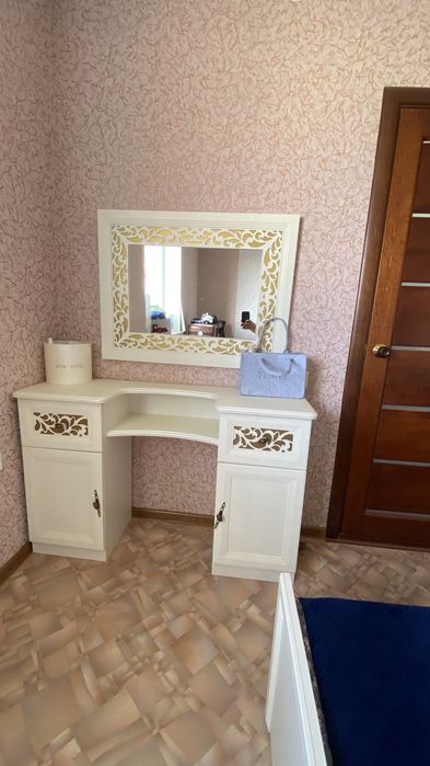 Продам спальный гарнитур с комодом