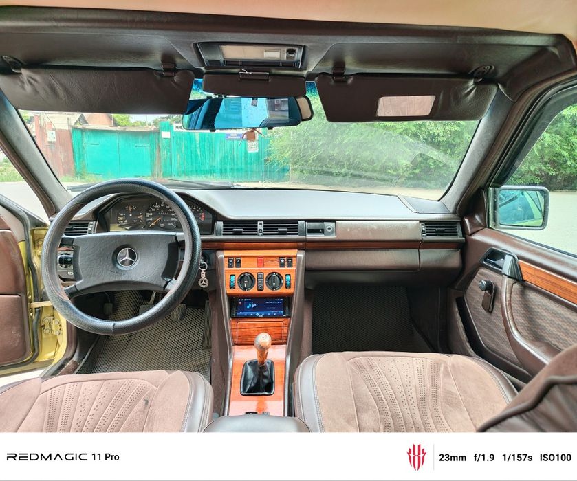 Mercedes Benz e200