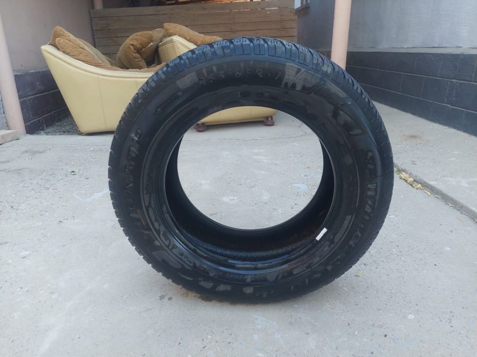 Шины зимние R17 235/65/17 Dunlop