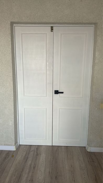 Двери с  ручками  с коробками продается