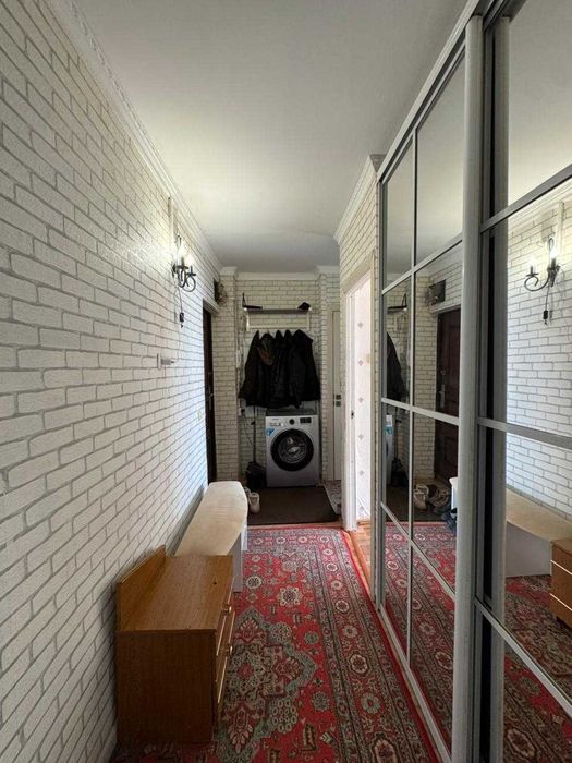 Продам 2 комнатную по Абая