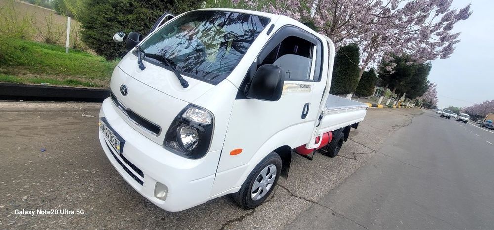 Кия бонго 2014 йил. 
Матор 133талик турбина. 
Прабек 170 000 юрган. 
М