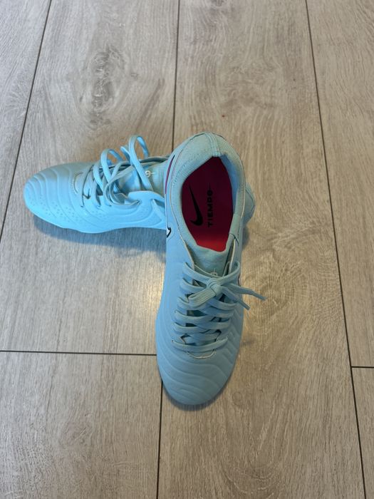 Vand ghete fotbal nike tiempo