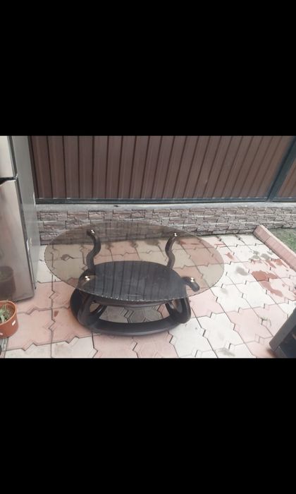 Стеклянный стол стлол