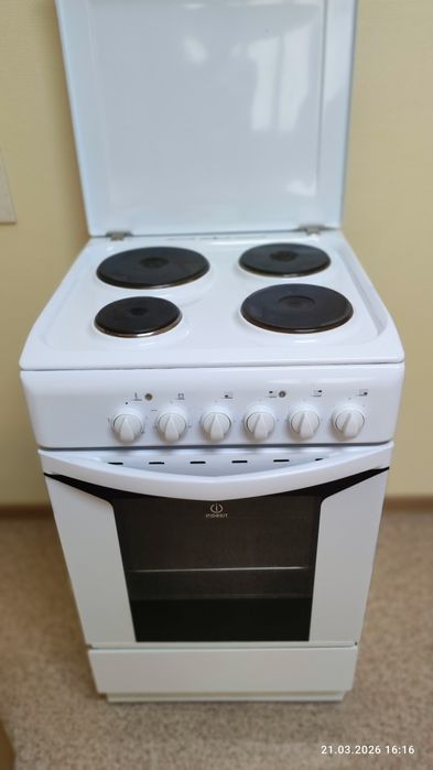 Продам по плиту INDEZIT