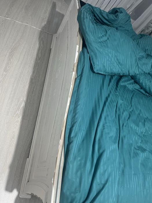 Двух спальный кровать Б/у