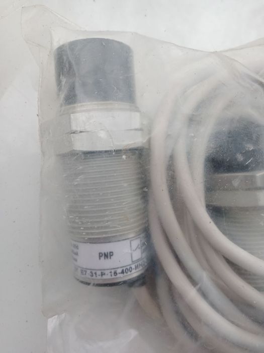 Продаётся Индуктивный датчик расстоянияя