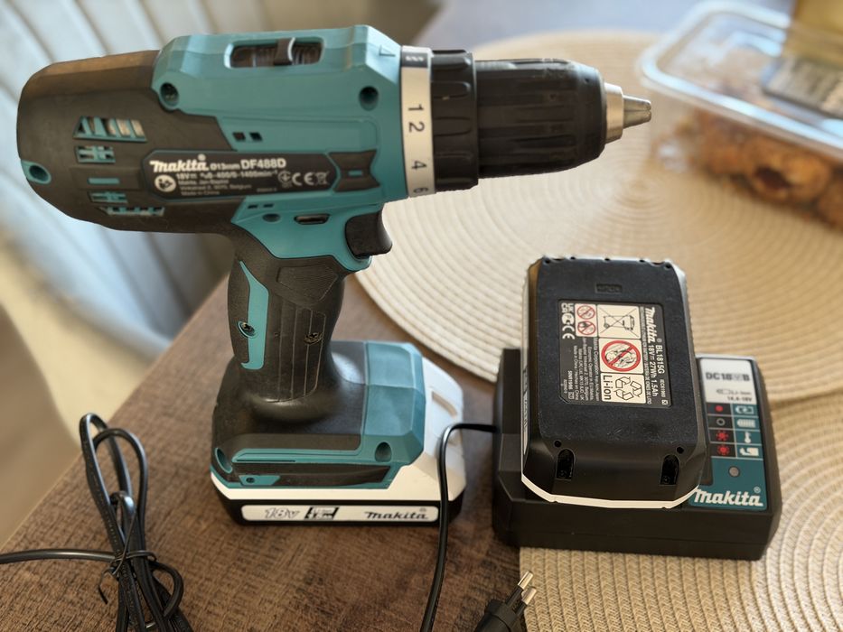 Vand Makita ingaurit si insurubat DF488D