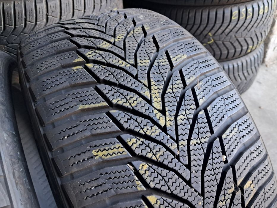 Anvelope second iarna 235 35 R19 Nexen 6.5mm 2021