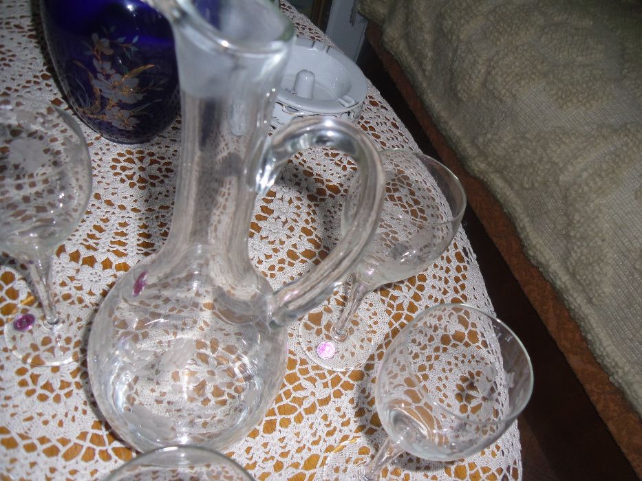 serviciu vechi pt vin din sticla gravata