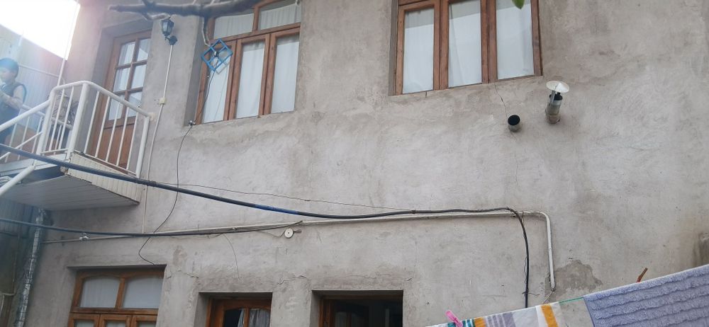 Yunsobotda  uy sotiladi 1.5 sotix