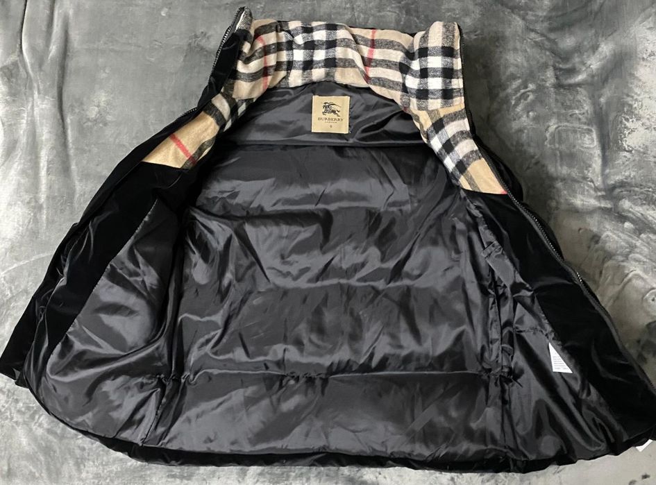 Vând vesta noua de bărbați Burberry