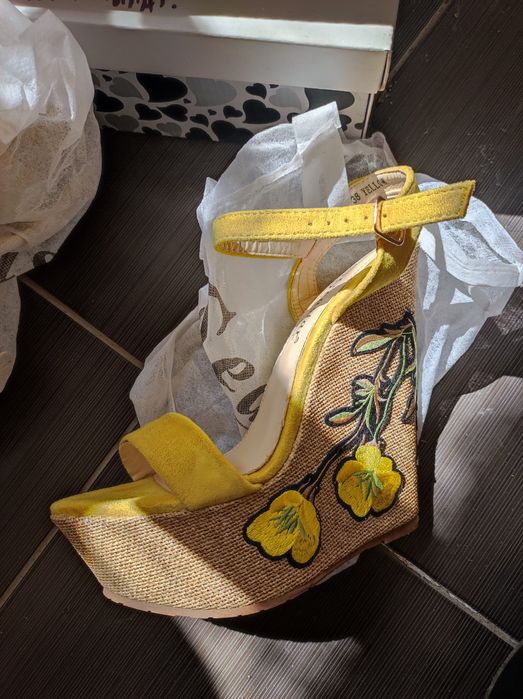 Сандали на платформа - НОВИ