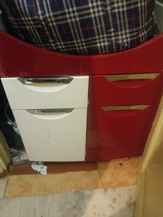 Продам шкаф в ванную