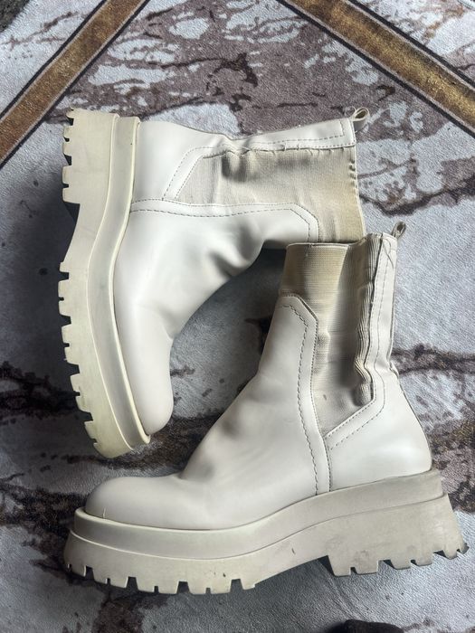 Ботинки светлые stradivarius