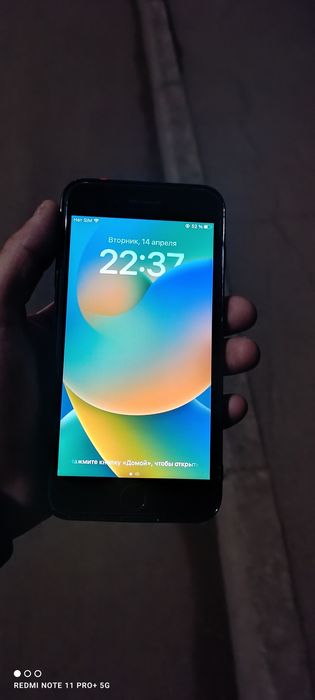 iPhone 8 plus red product в хорошем состоянии.