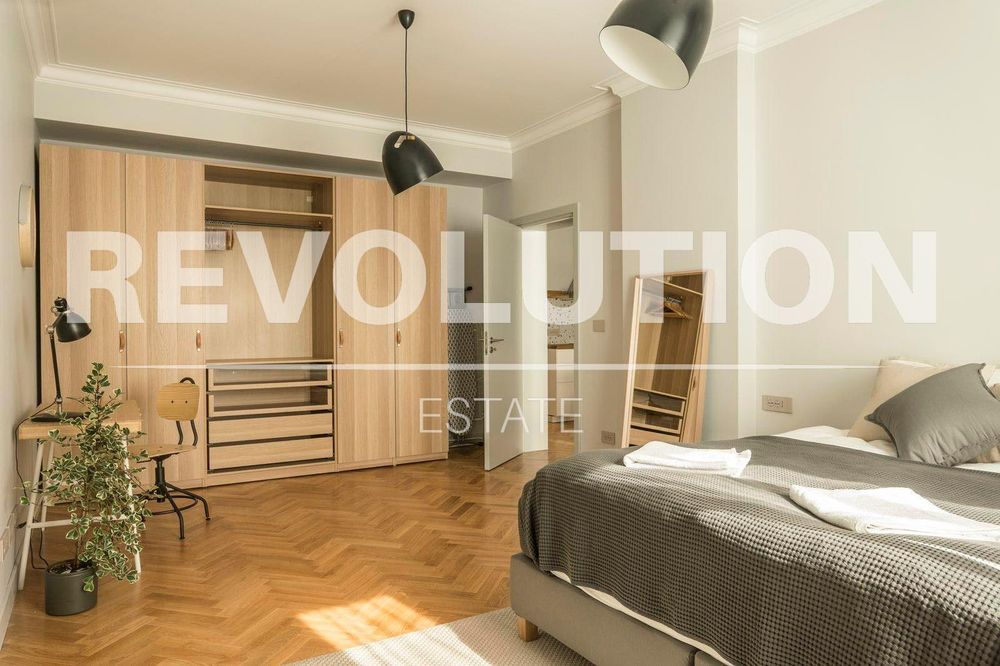 Тристаен апартамент в Центъра на София до НДК.